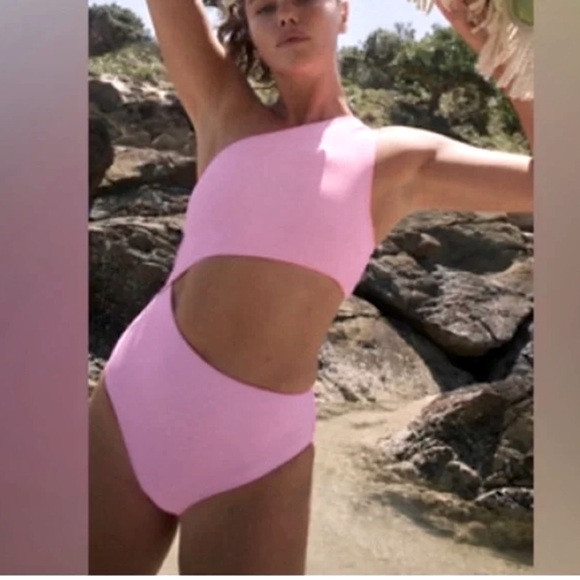 NWT BEACHRIOT CELINE ONE PIECE  COLOR -!BRIGHT PINK - Picture 3 of 7